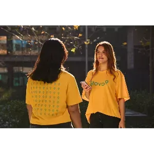 Koszulka Glovo ze 100% bawełny, z krótkim rękawem