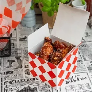 Кутия за хамбургери, червена решетка 100х100х90мм